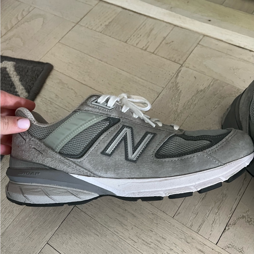 New balance sneakers. Great condition size 42